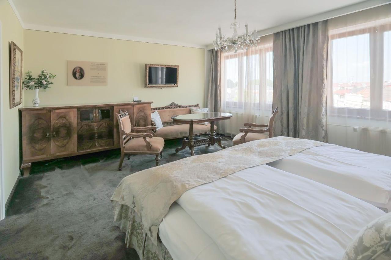 Hotel Zlata Hvezda Litomyšl Exteriör bild