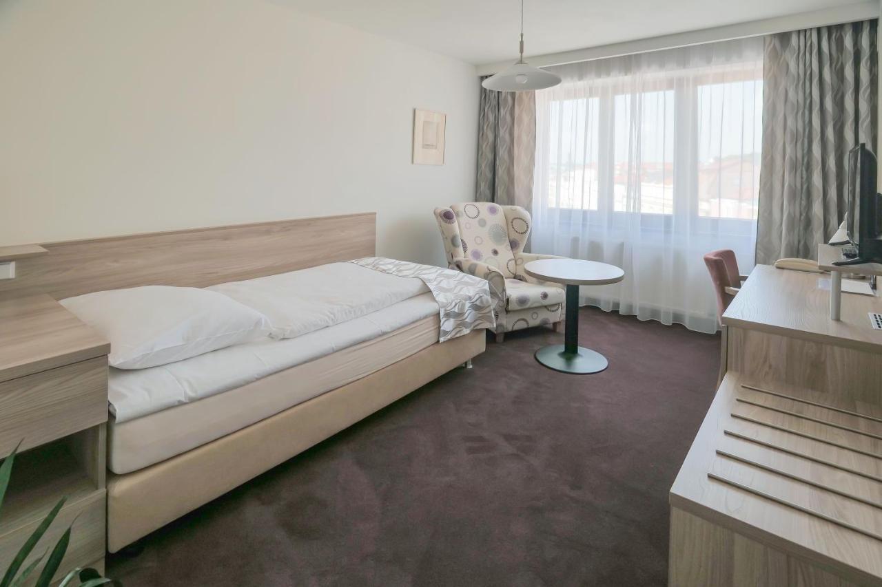 Hotel Zlata Hvezda Litomyšl Exteriör bild