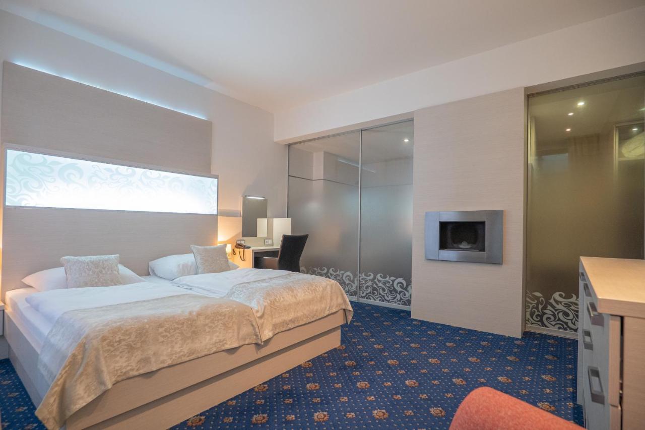 Hotel Zlata Hvezda Litomyšl Exteriör bild